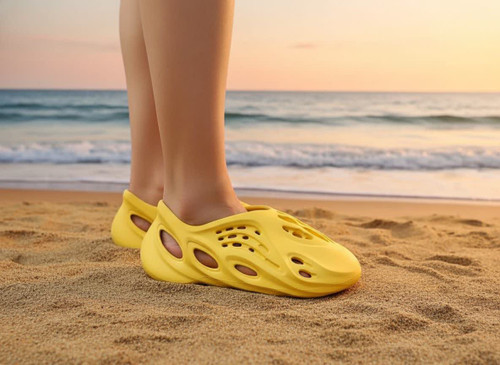 کفش استخری فضایی